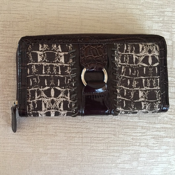 Brown wallet with zip closure