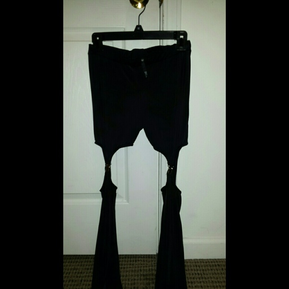 Black Buckle Leggings - Picture 2 of 3