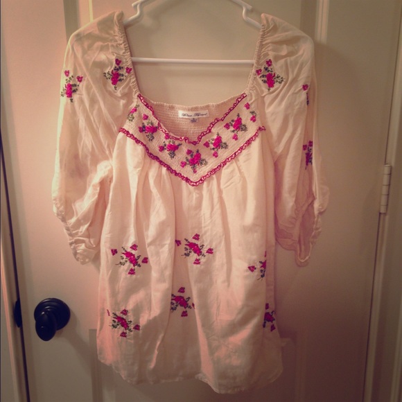 Isabella peasant blouse by blue tassel NWOT