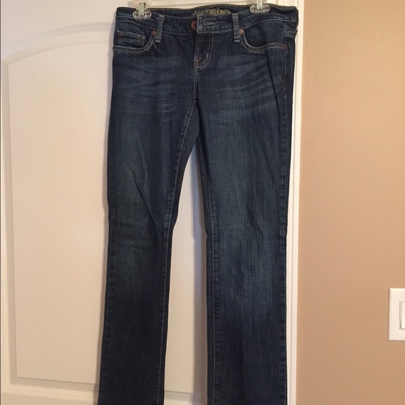 American Eagle, Size 4, straight leg jeans.