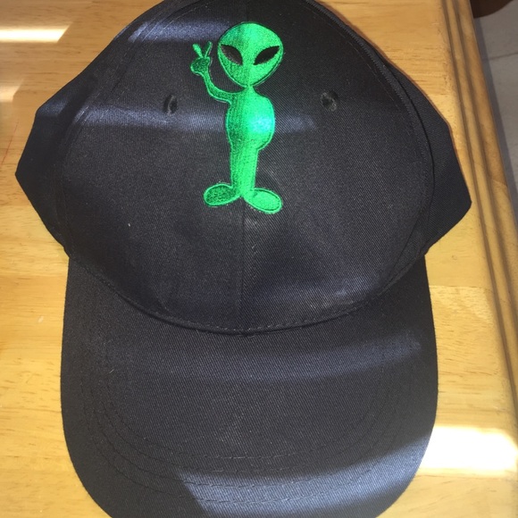 Brandy dupe alien hat