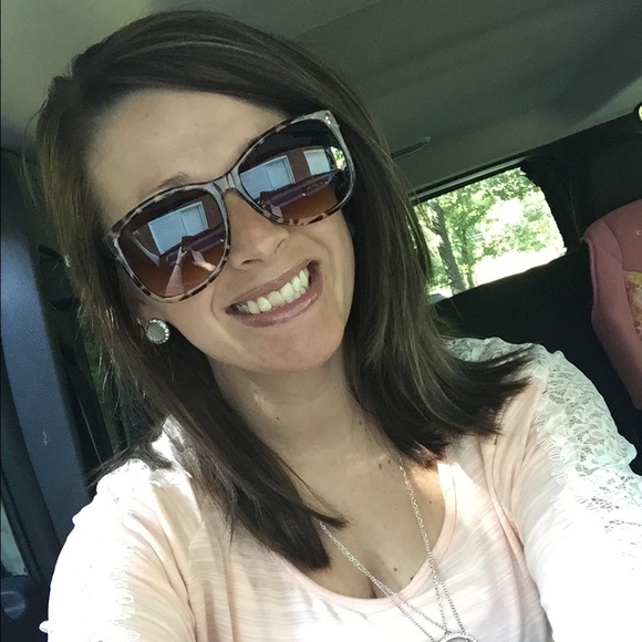 Meet your Posher, Kristin - Picture 1 of 1