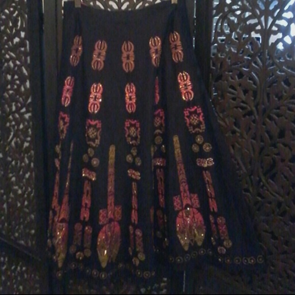 Black beaded shirt with pattern - Picture 1 of 4