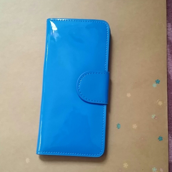 2 wallets:Kimchi Blue gloss wallet + floral wallet