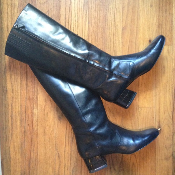 MK tall leather boot
