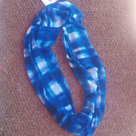 NWT Calvin Klein Infinity Scarf NICE