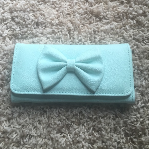 Wet seal wallet