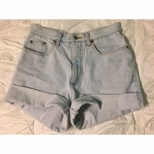 💞LIGHT WASH HIGH WAISTED SHORTS💞