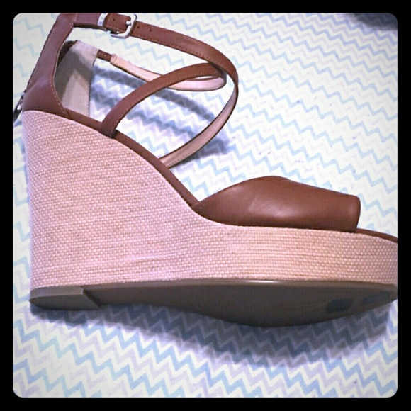 Brand new Banana Republic Wedges