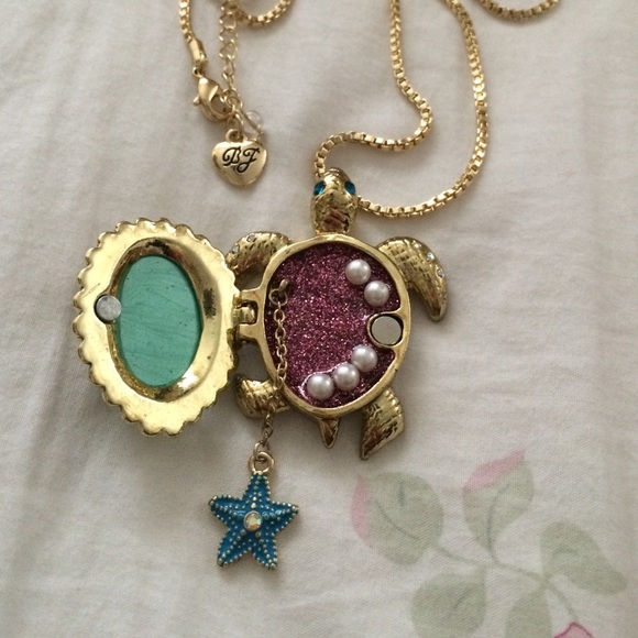 Betsey Johnson Necklace - Picture 2 of 2