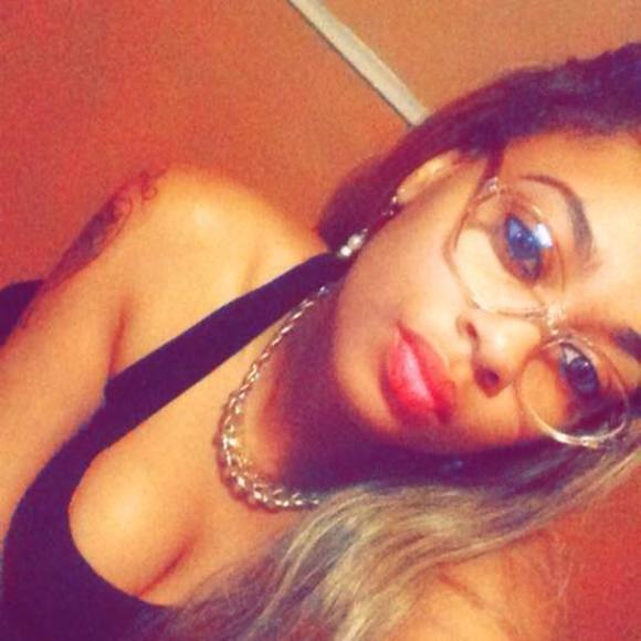 Meet your Posher, Rae - Picture 1 of 1