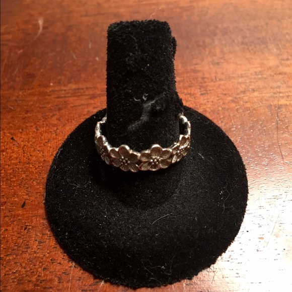 Silver Flower 🌸 Ring