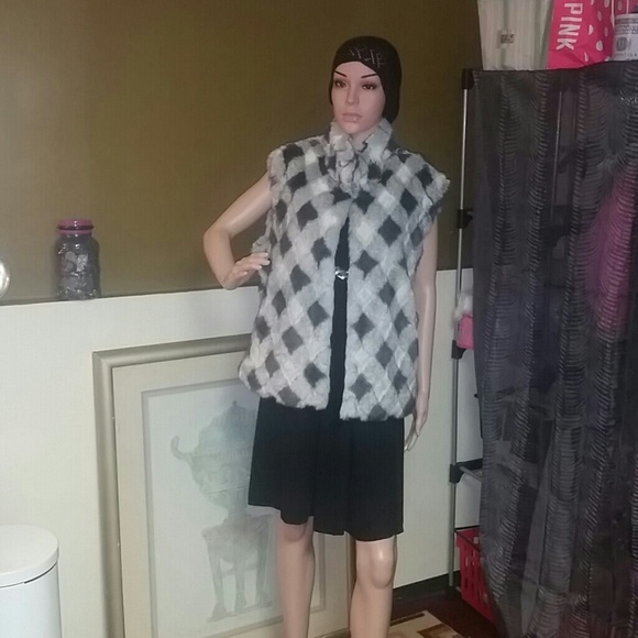Pamela Mccoy fur replica vest