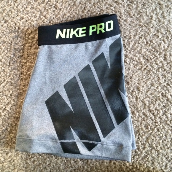 NWOT Nike pros