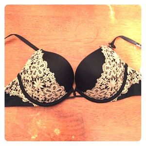Victoria Secret bombshell black bra