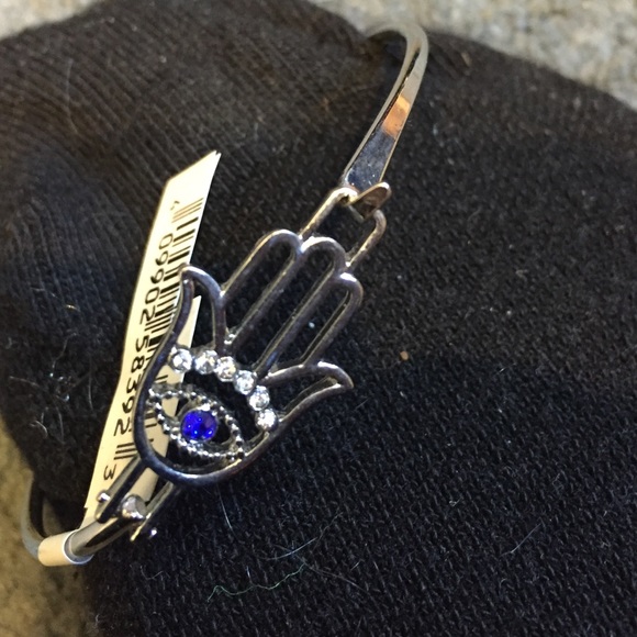 Jewelry - NWT Hamsa bracelet silver toned w evil eye