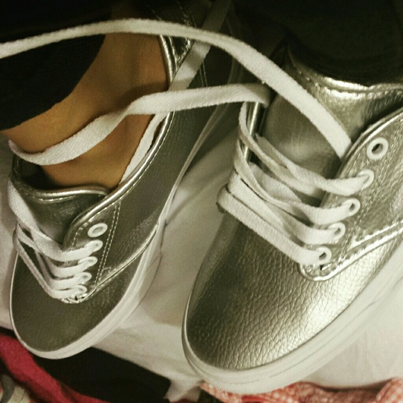 Tennis Shoes