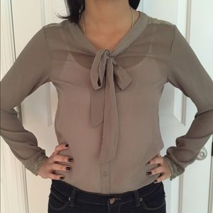 Timeless blouse with bow