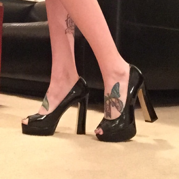 Black peep toe chunky heel pumps