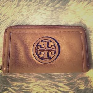Tory burch zip around continental wallet