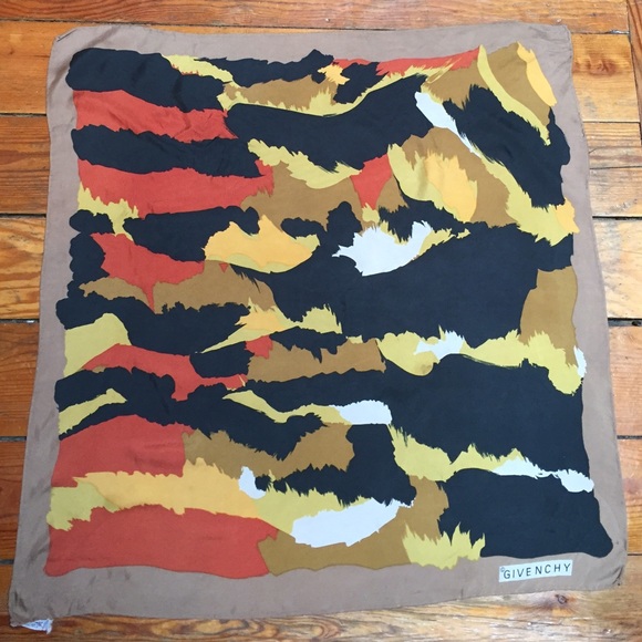 ©Givenchy silk box scarf 🔆 - Picture 2 of 3