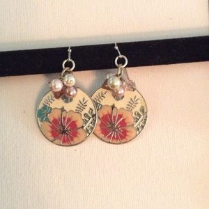 Super cute dangle earrings!!