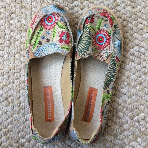 Rocket Dog Flower Slip On's - Size 8