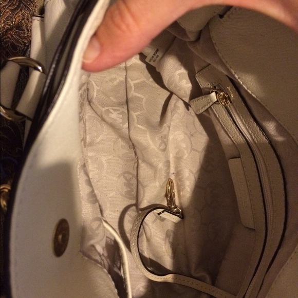 White Michael Kors handbag! - Picture 2 of 3