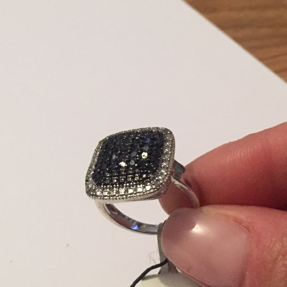 Victoria Townsend ring - Picture 2 of 4