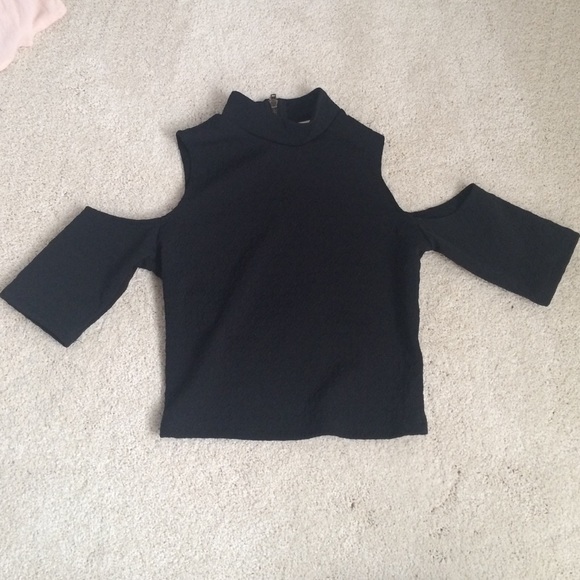 Black crop top, open shoulders