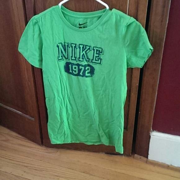 Large classic nike T-shirt