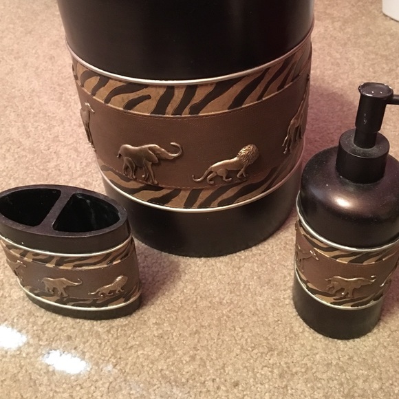 SOLD Safari bathroom set!