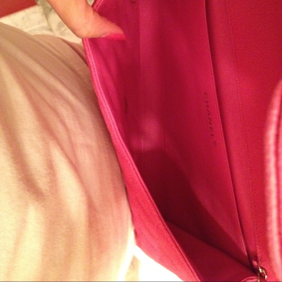 ❌SOLD❌ Pre own Chanel envelope clutch - Picture 2 of 4