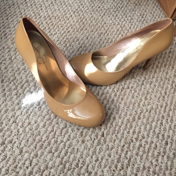 Jessica Simpson tan patent heels