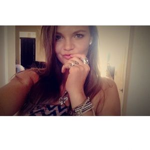 Meet your Posher, Alyssa