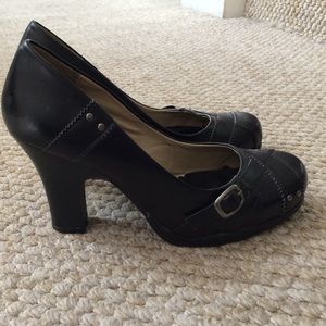 SM New York Size 8 Black Heels