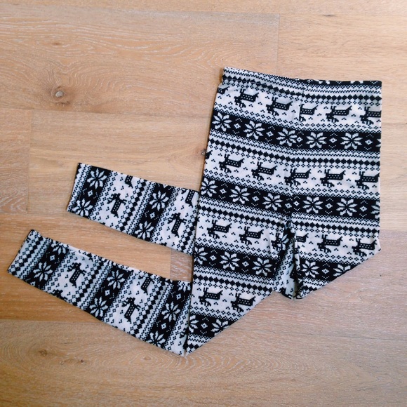 NWOT Black & White Boho Snowflake Sweater Leggings