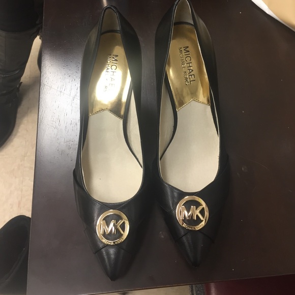 Michael kors pumps low heel