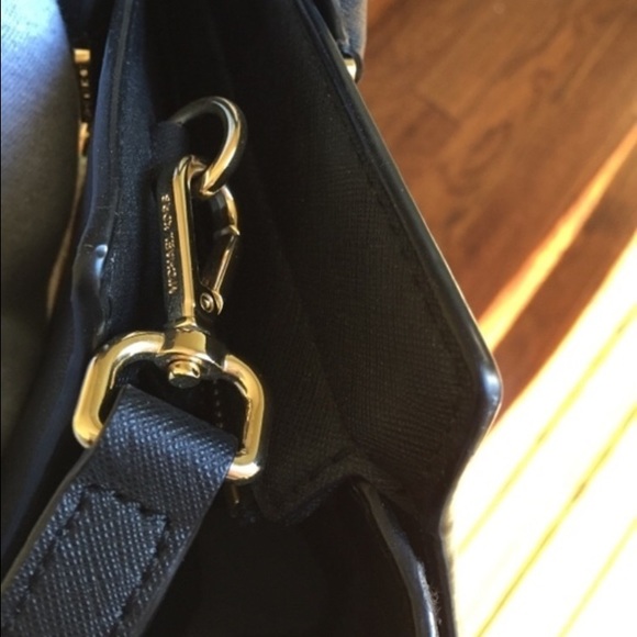 Michael Kors Saffiano LARGE! - Picture 2 of 4
