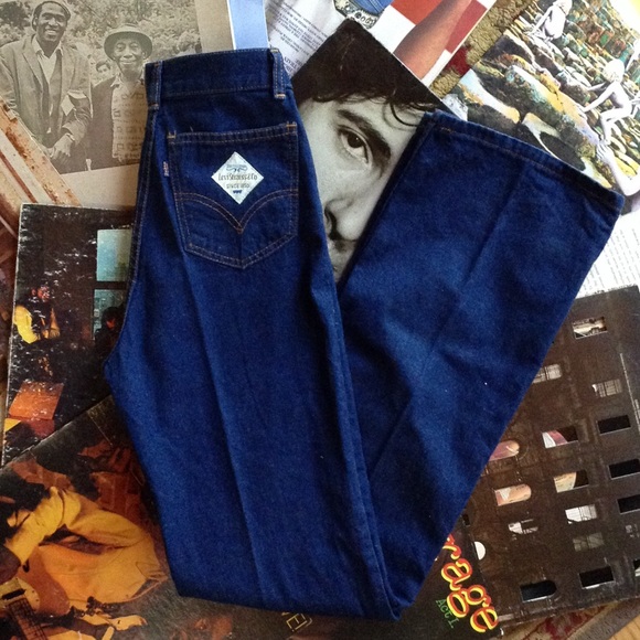 Vintage Levi's high-waisted Bells - Picture 2 of 4