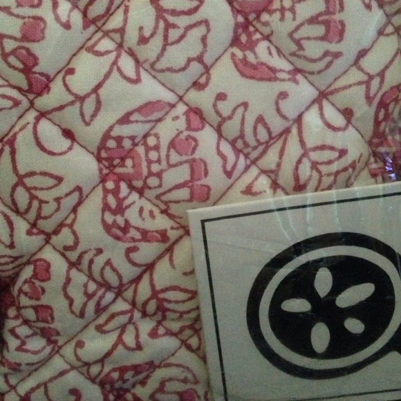 Pomegranate elephant printed cosmetic bag. - Picture 2 of 3