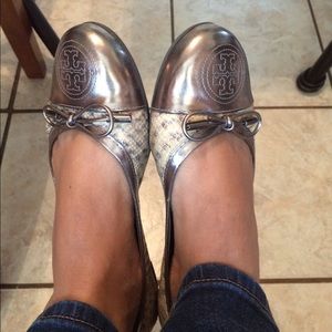 Used Tory Burch silver flats... Authentic
