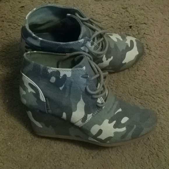 Army Fatigue Wedges