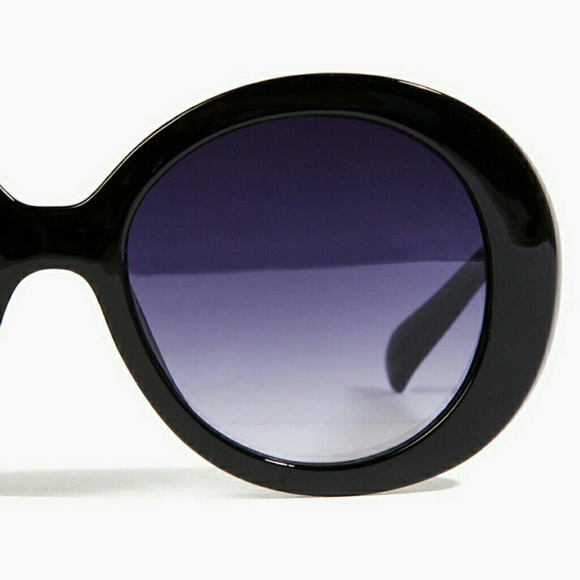 Retro Sunglasses - Picture 2 of 3
