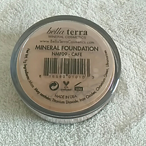 Bella Terra Mineral Cosmetics Foundation in Cafe - Picture 2 of 4