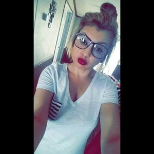 Meet your Posher, Isabel