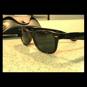 Ray Ban wayfarer authentic
