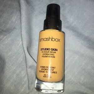 Smashbox 15 hour wear foundation(on hold)