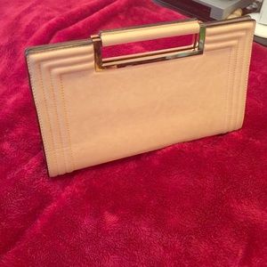 Nude clutch