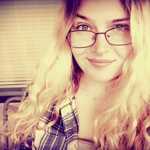 Meet your Posher, Elyse